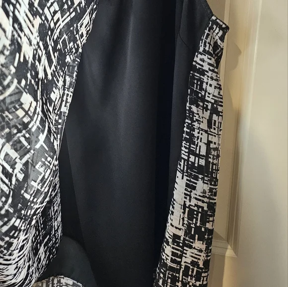 Torrid 2X Abstract Keyhole Layered Tank Blouse Plus Size Flowy Top - Picture 4 of 12